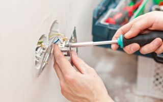 Replacing the socket in the apartment with your own hands