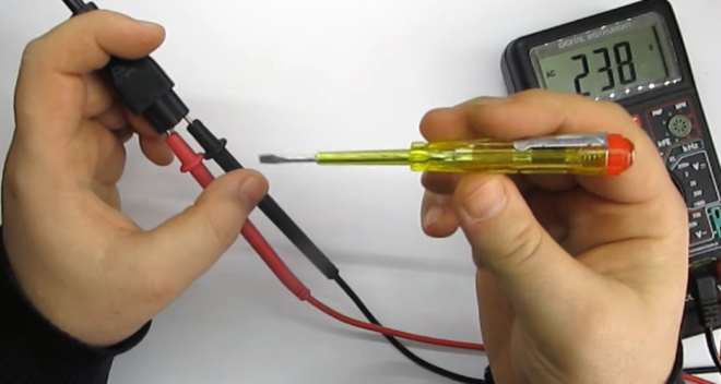 phase detection with indicator screwdriver