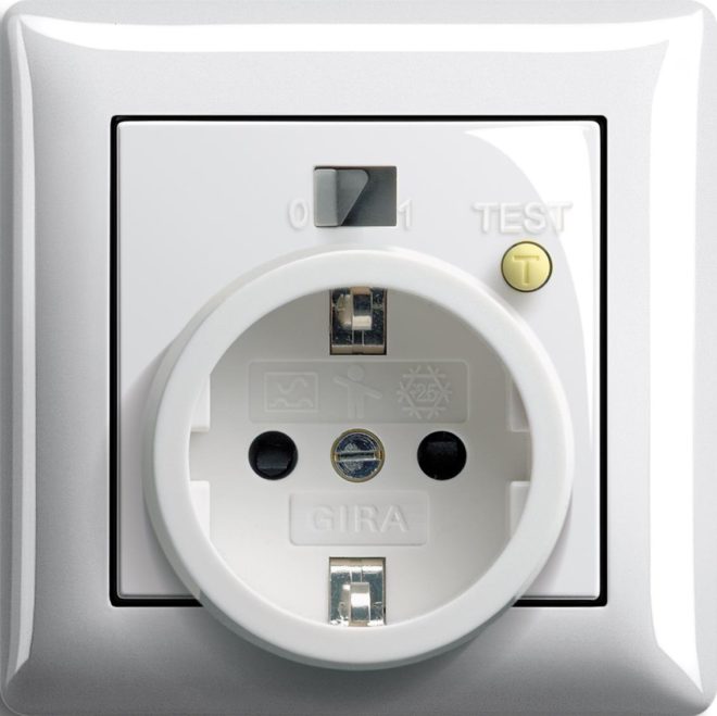 socket with built-in RCD